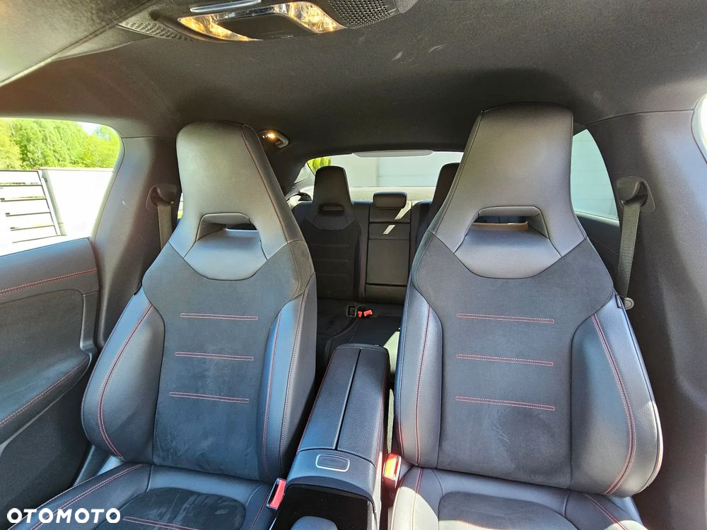 Mercedes-Benz CLA 220 4-Matic AMG Line 7G-DCT - 15