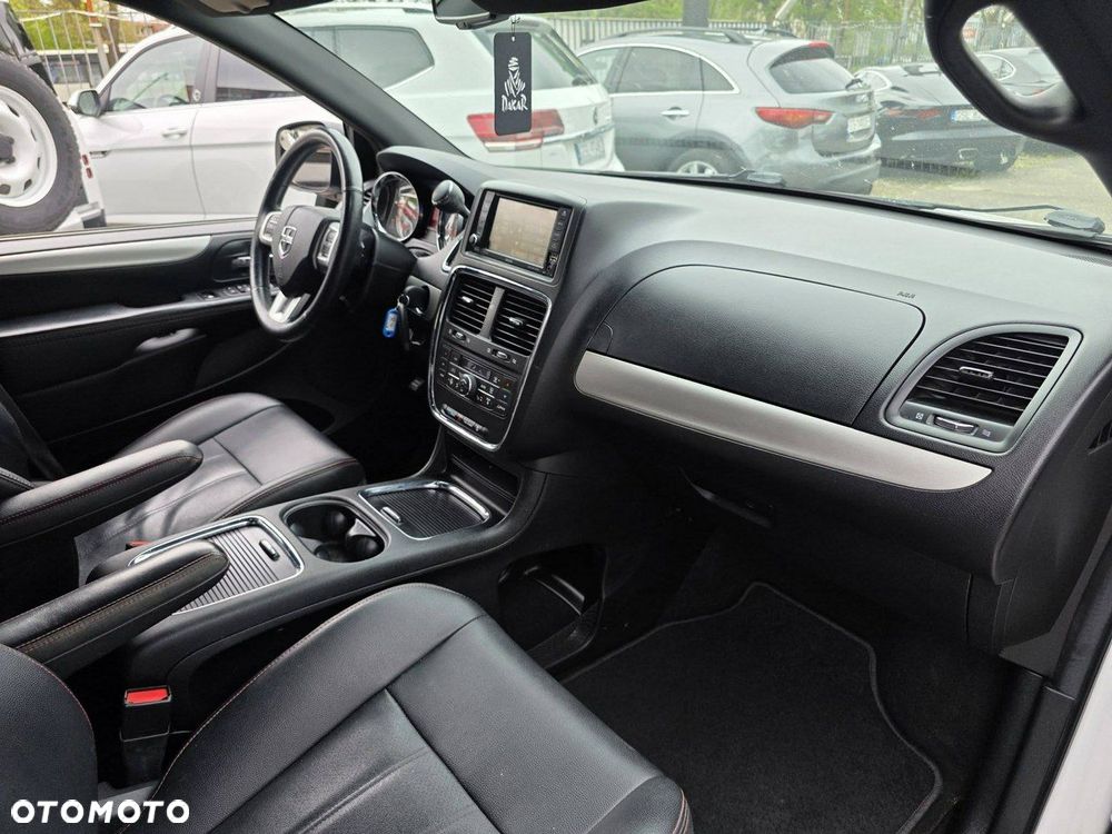 Dodge Grand Caravan - 23