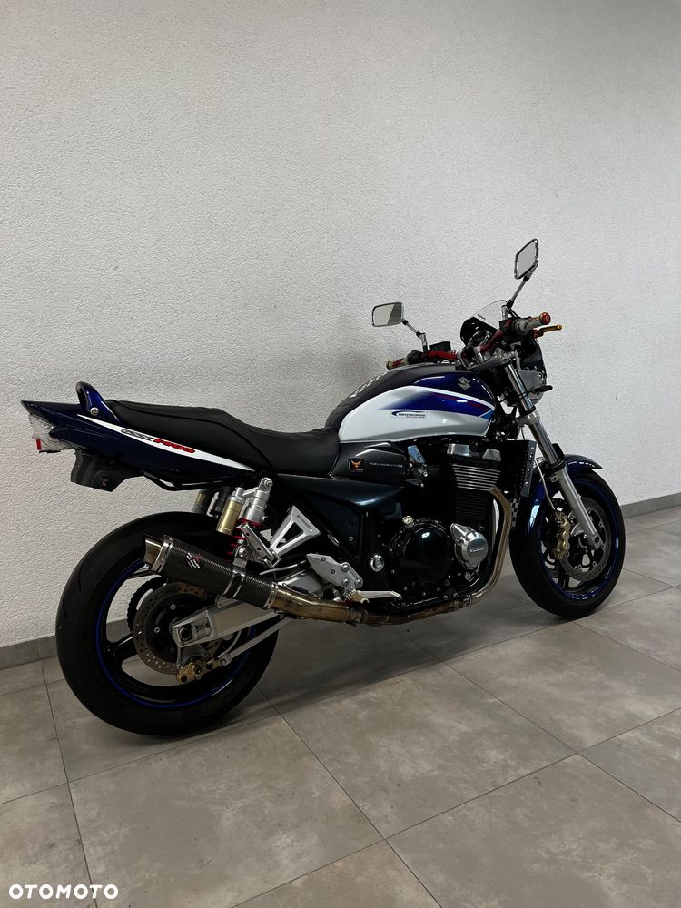 Suzuki GSX - 6