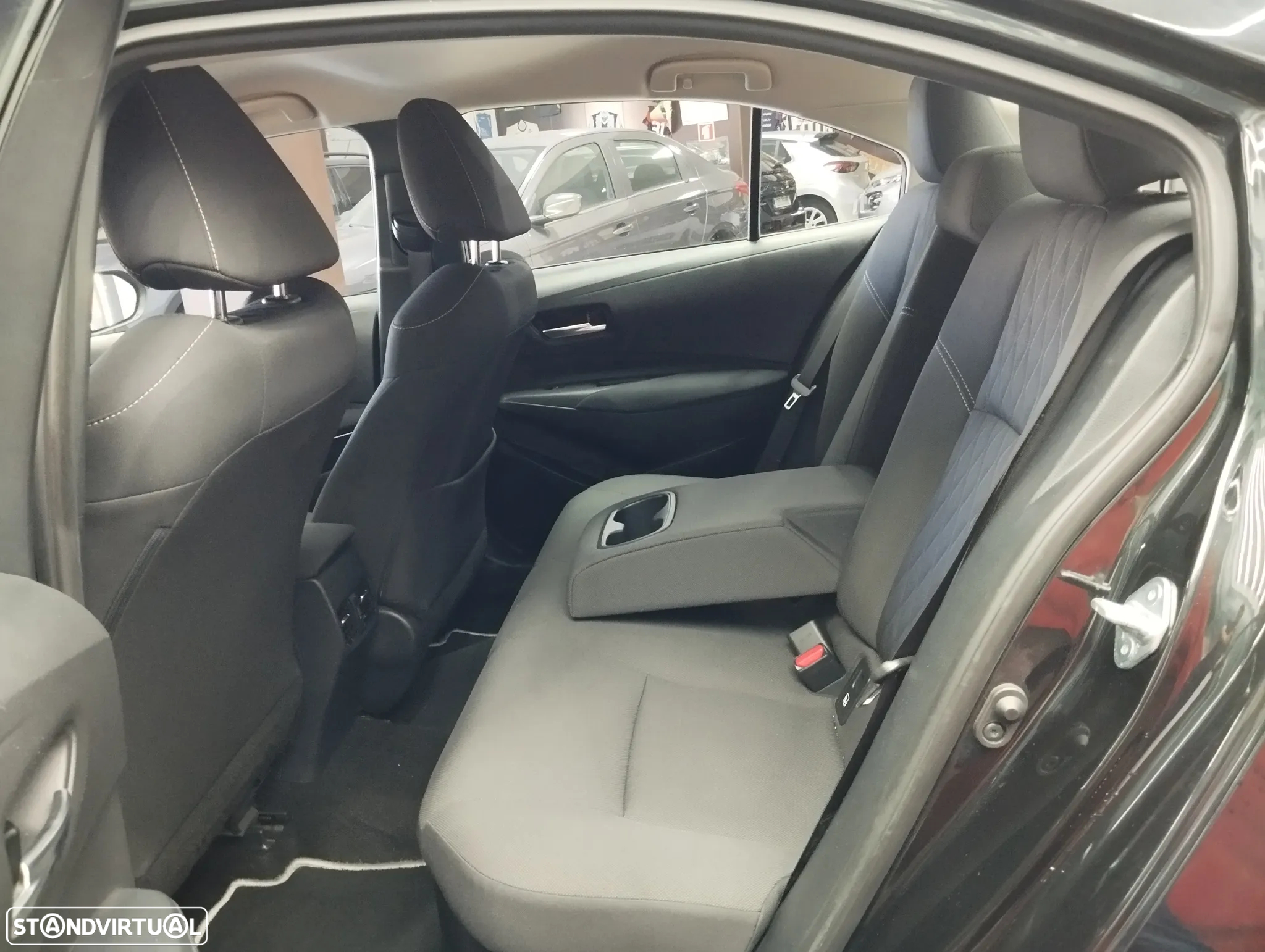Toyota Corolla SD 1.8 Hybrid Comfort - 13