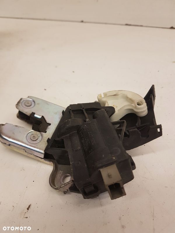 ZAMEK KLAPY TYŁ AUDI A4 A5 A6 A8 4F5827505D - 2