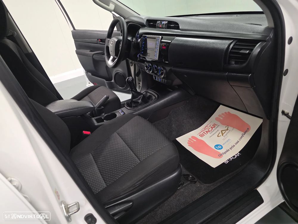 Toyota HILUX 2.4 D-4D 4WD CD CH - 38