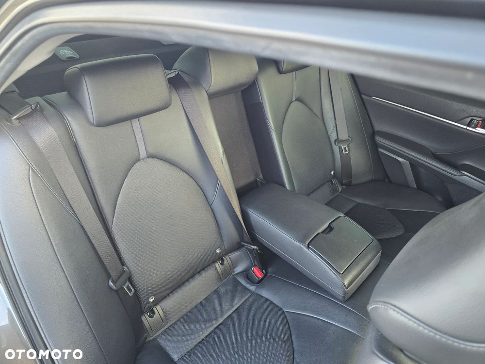 Toyota Camry 2.5 Hybrid Executive CVT - 36