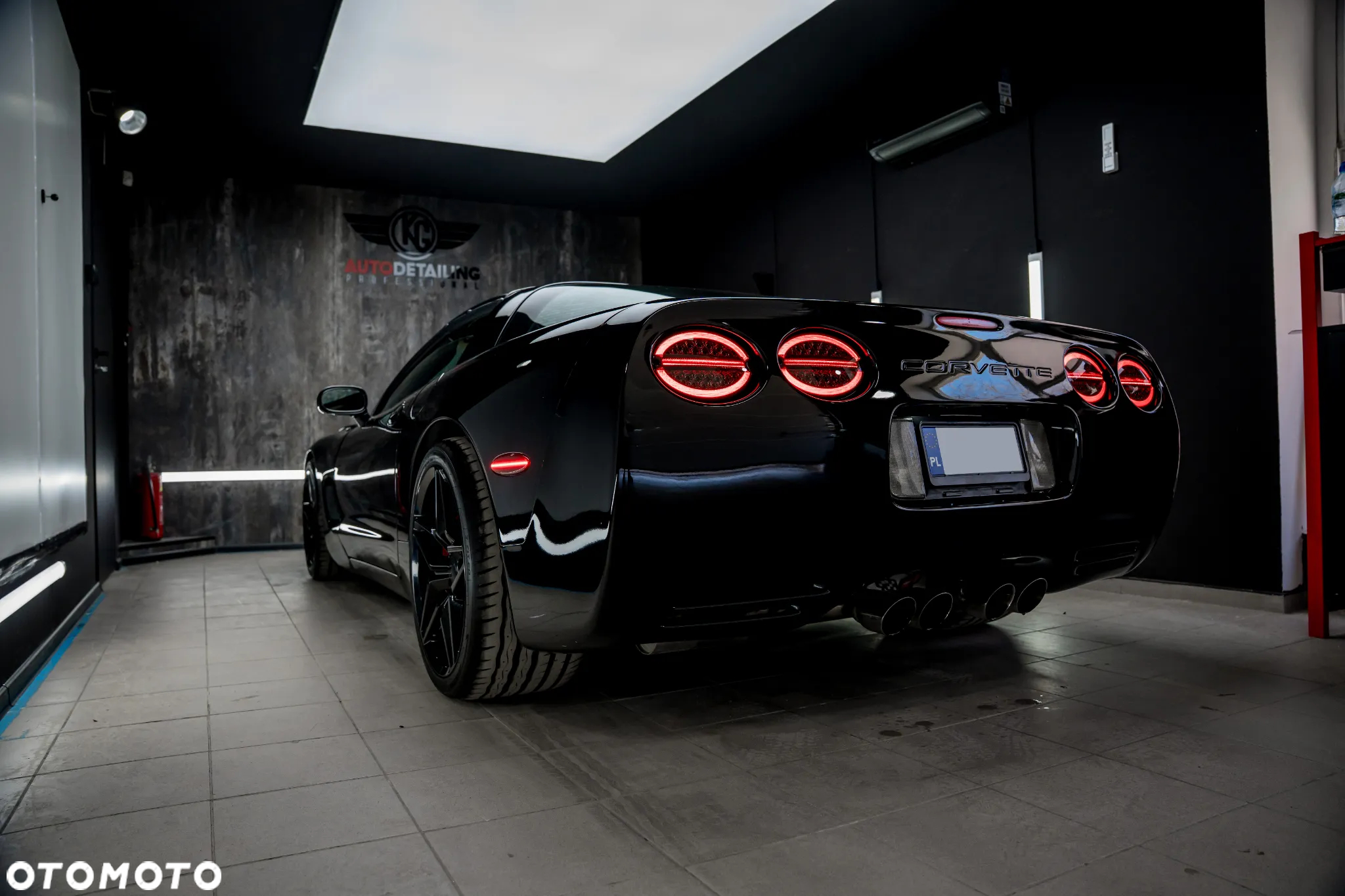 Chevrolet Corvette - 21