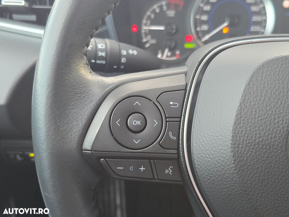 Toyota Corolla 1.8 HSD Business - 8