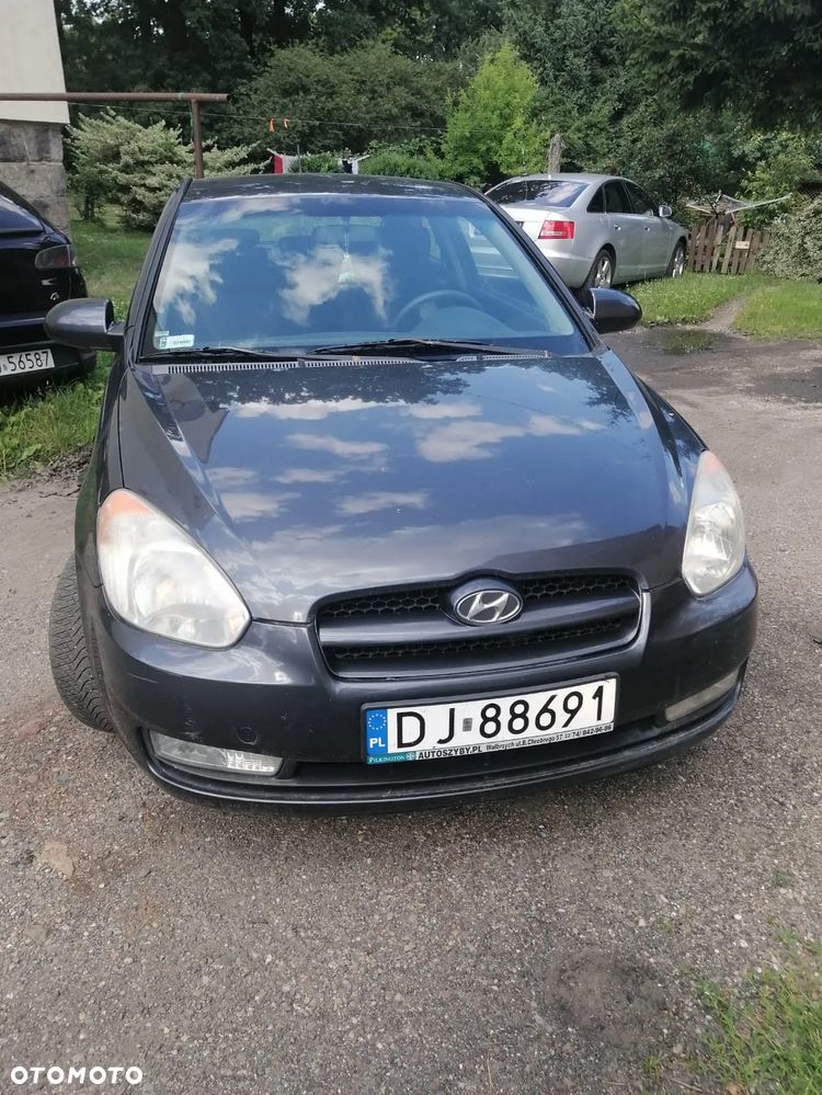 Hyundai Accent - 1