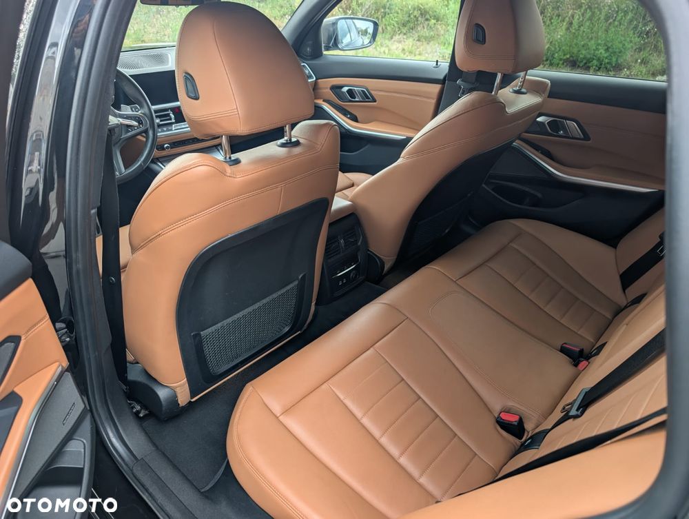 BMW Seria 3 M340i xDrive - 16