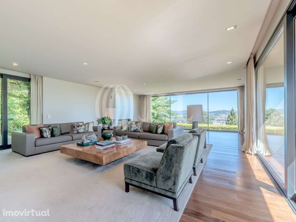 Moradia T5 com piscina e garagem, na Penha, Guimarães - Grande imagem: 4/34