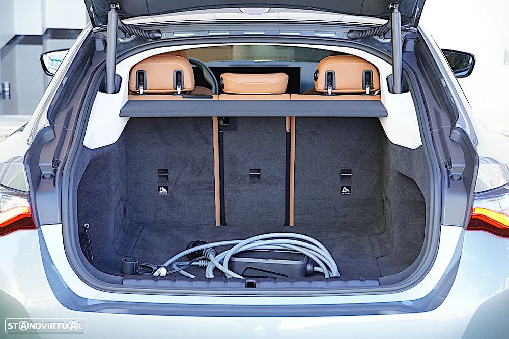 BMW i4 eDrive40 - 42