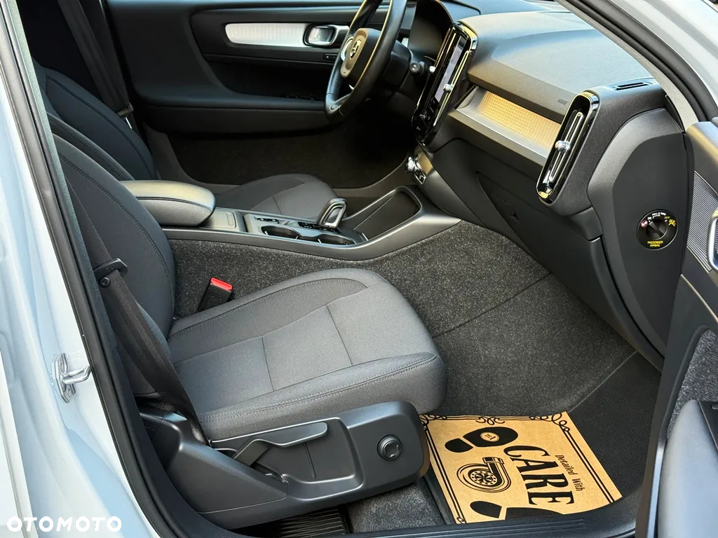 Volvo XC 40 B4 B AWD Geartronic Momentum Pro - 34