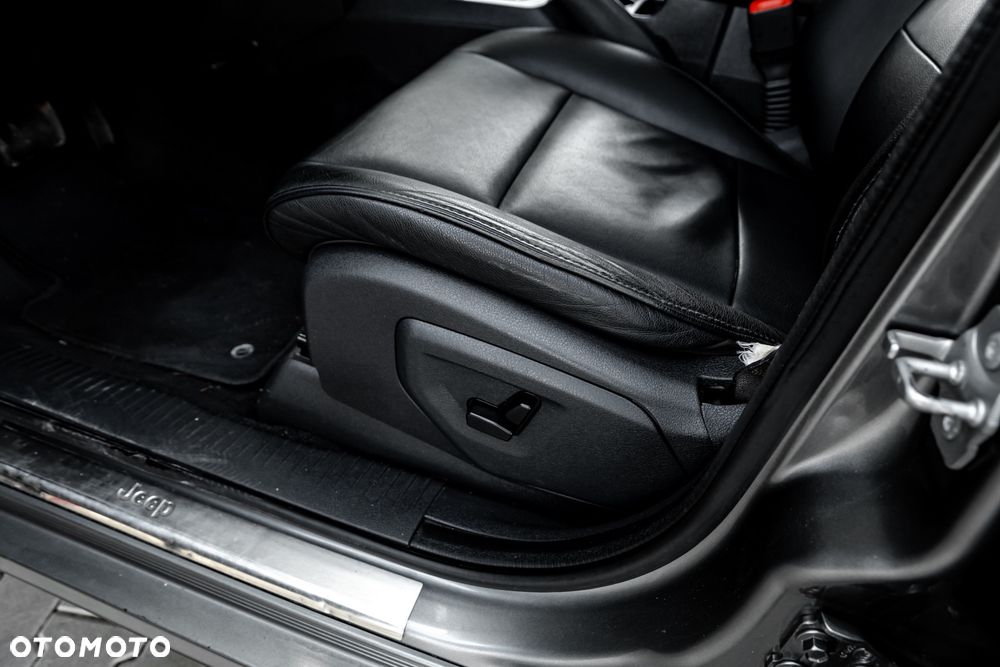 Jeep Grand Cherokee - 19