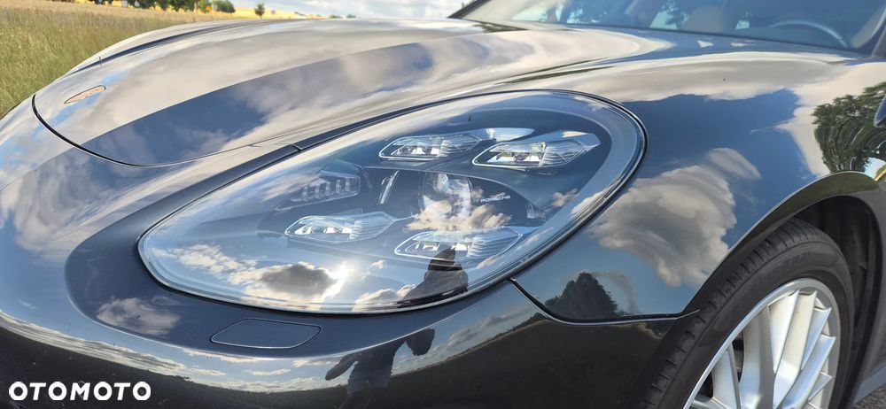 Porsche Panamera 4 E-Hybrid - 9
