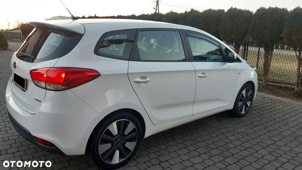 Kia Carens - 25
