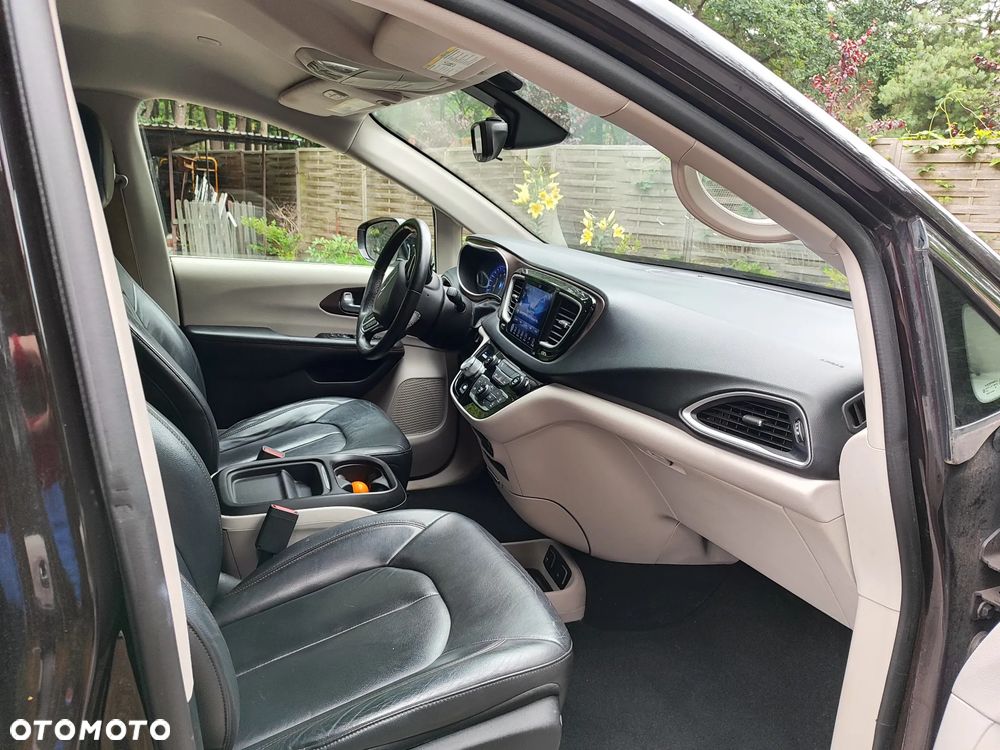 Chrysler Pacifica - 15