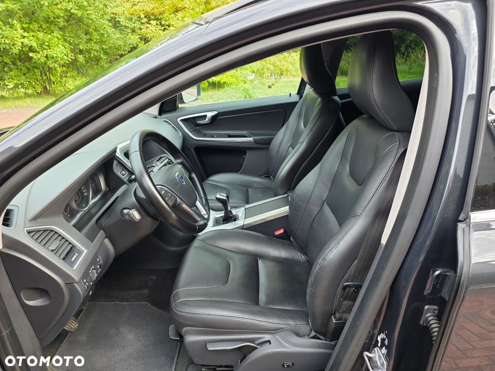 Volvo XC 60 D3 Drive-E Momentum - 3