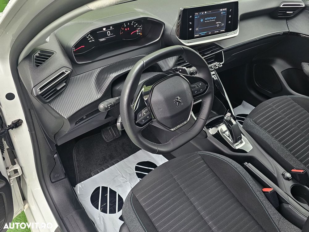 Peugeot 208 PureTech 100 EAT8 Active - 14