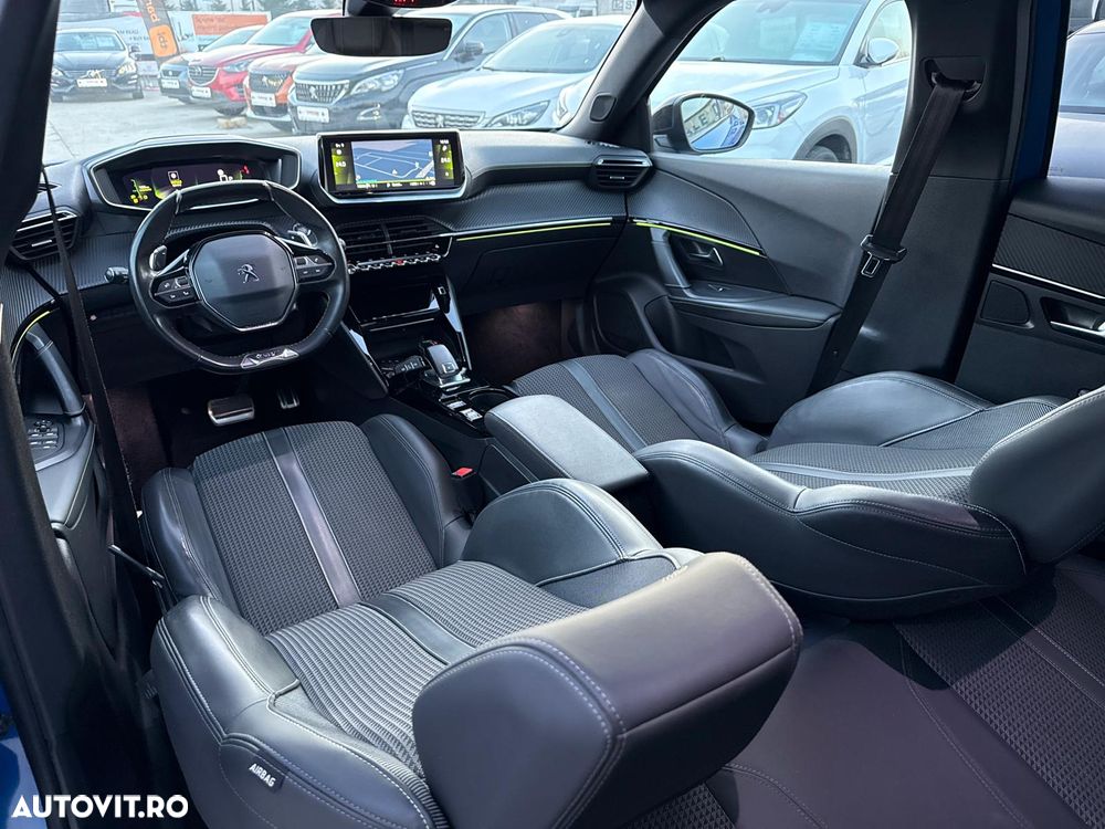 Peugeot 2008 PureTech 130 EAT8 GT Exclusive - 6