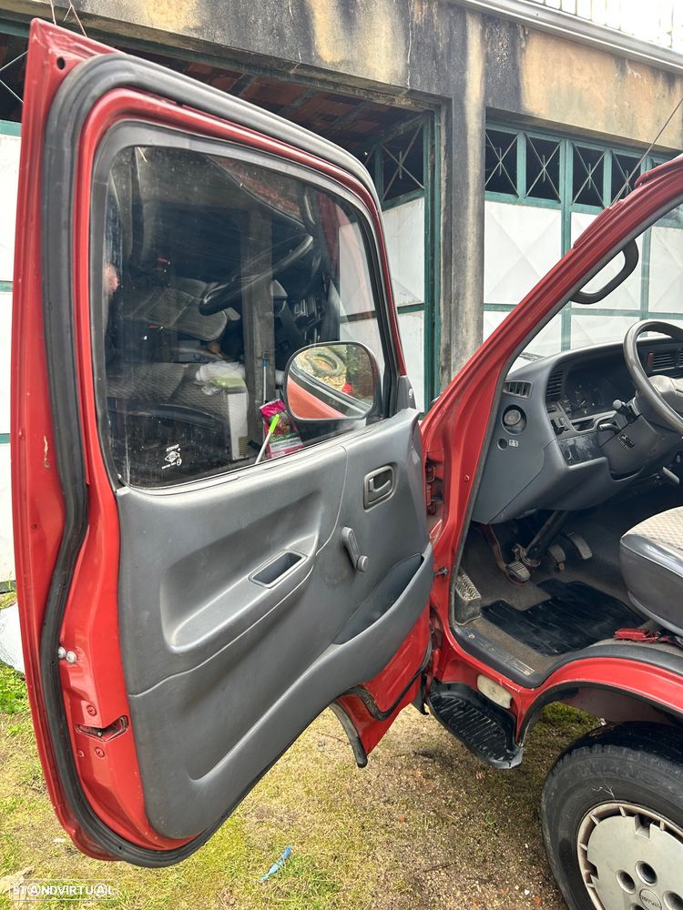 Toyota HiAce 2.4 D LH102L - 9