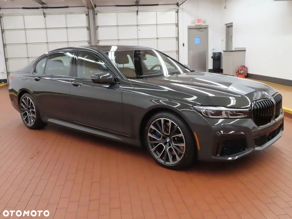 BMW Seria 7 750i xDrive sport - 37