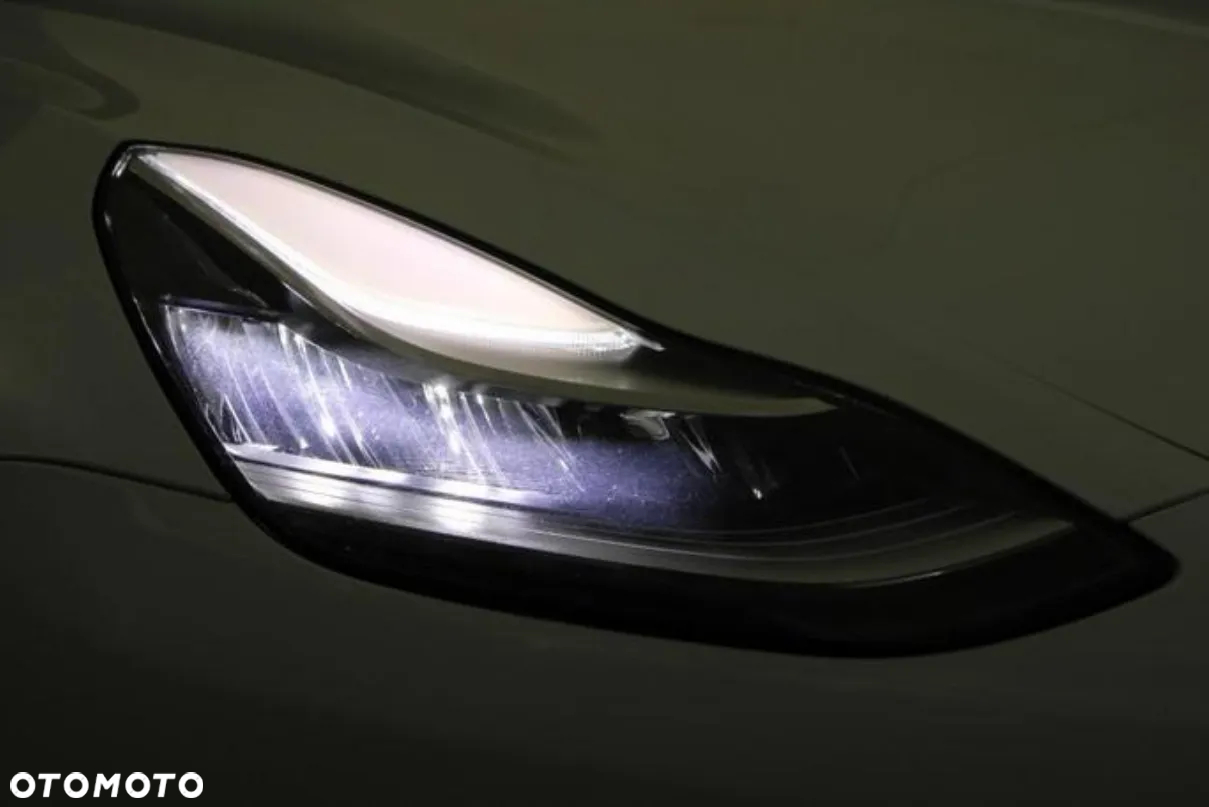 Tesla Model 3 Standard Reichweite Plus Hinterradantrieb - 33