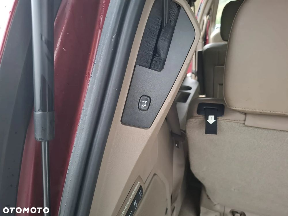 Chrysler Town & Country 3.6 Limited - 31