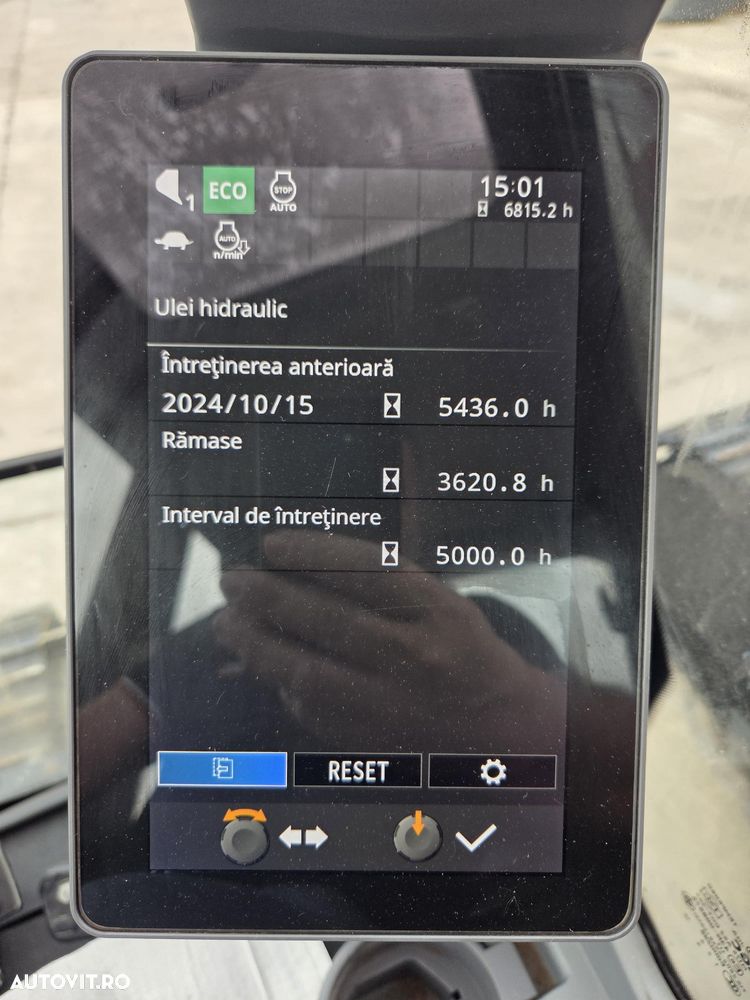 Hitachi ZX250-7, 27,6t, 2020, 6.815h, latime 2,99m, cupa NOUA 1,55mc, lant si papuci NOI, inst picon si inst rotire pe brate, camera spate, camere laterale, gresare automata, ad sapare 7m, ridica 15t, consum 13,1l/h, revizii facute, leasing 4ani-99.000 Eur+t - 32