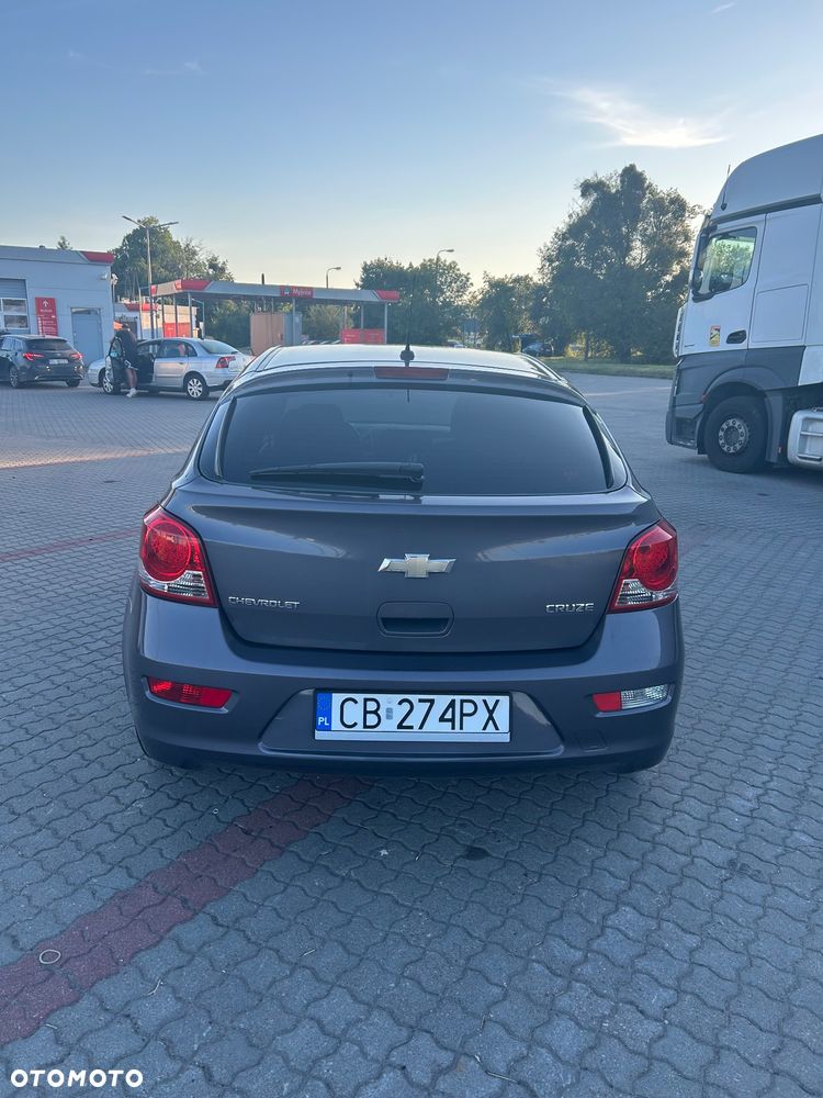 Chevrolet Cruze 1.6 LT - 9