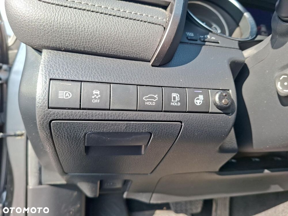 Toyota Camry 2.5 Hybrid Executive CVT - 21