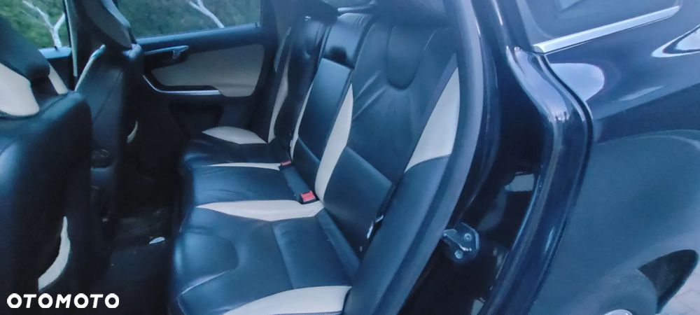 Volvo XC 60 D5 AWD Geartronic Kinetic - 32