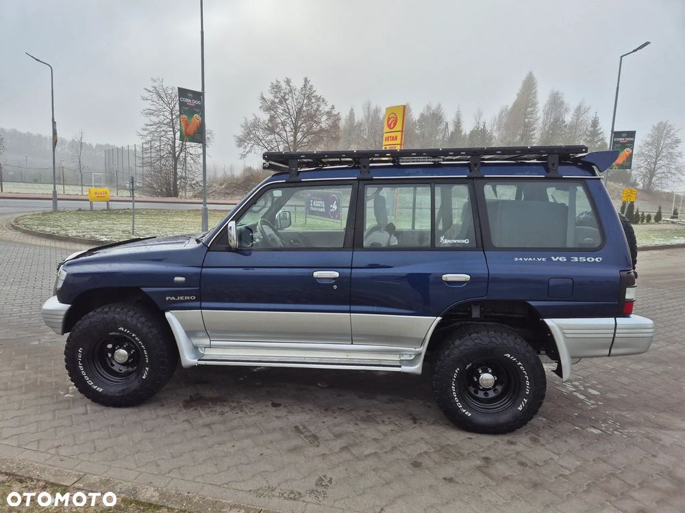 Mitsubishi Pajero - 25