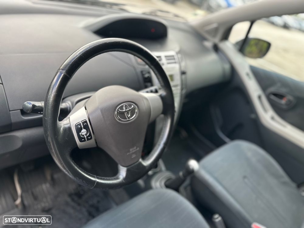 Toyota Yaris 1.0 VVT-i Rock in Rio - 2