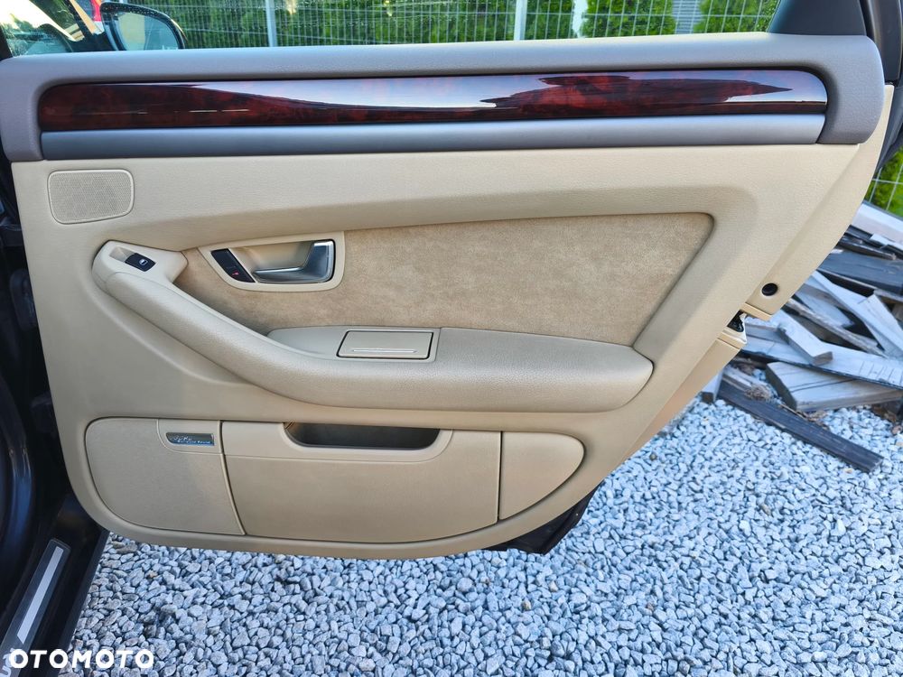 Audi A8 4.2 Quattro - 36