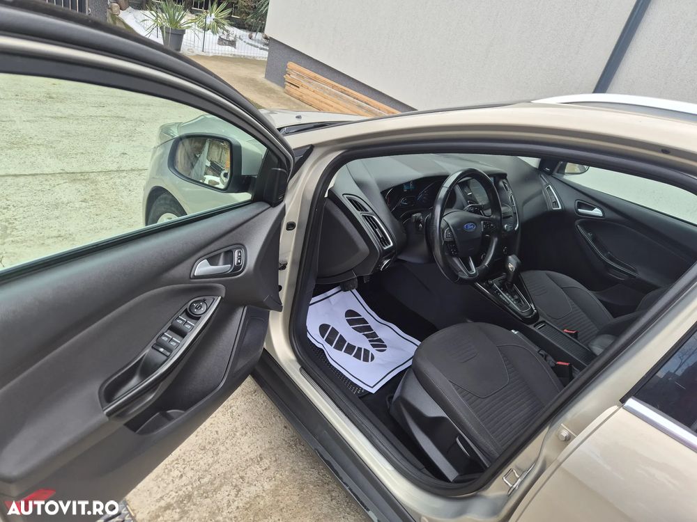 Ford Focus 2.0 TDCI Powershift Titanium - 16