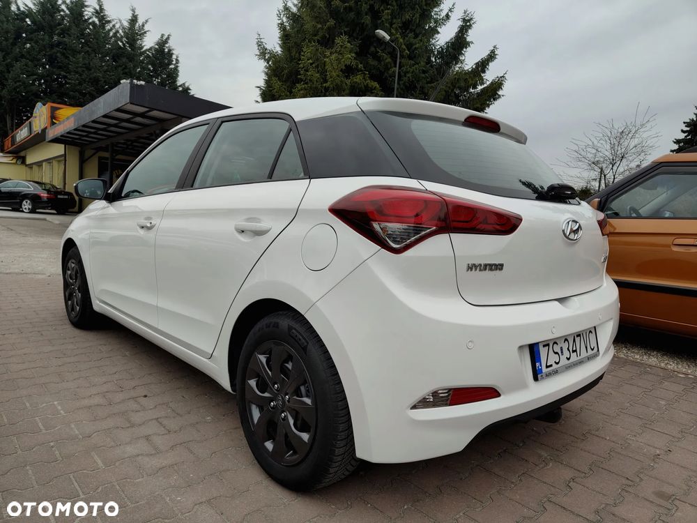 Hyundai i20 blue 1.2 - 7