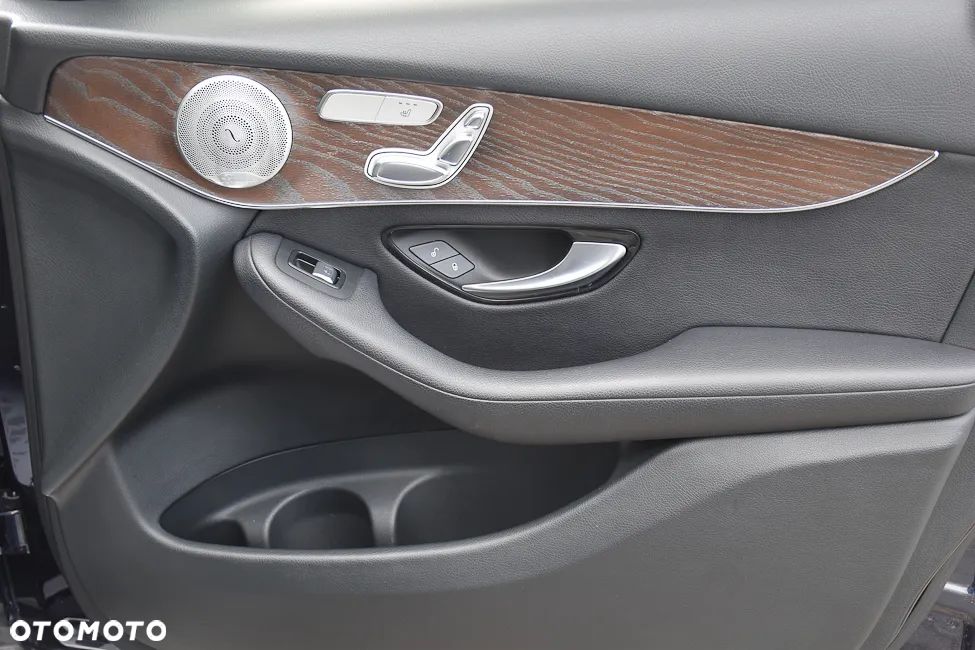 Mercedes-Benz GLC 300 4Matic 9G-TRONIC AMG Line - 26