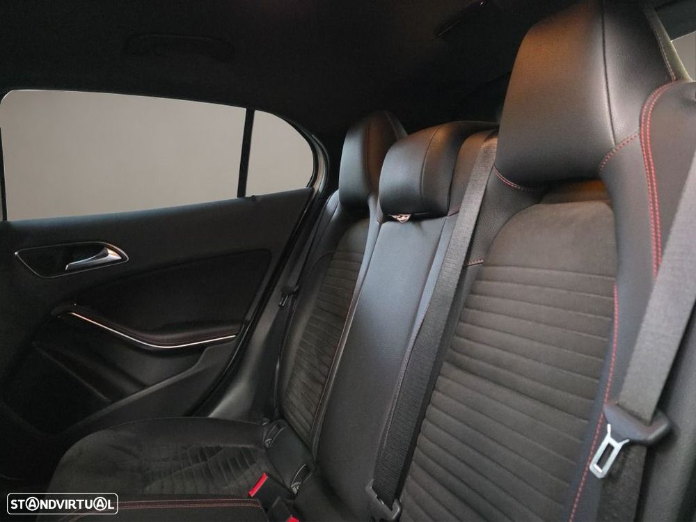 Mercedes-Benz GLA 220 d AMG Line - 16