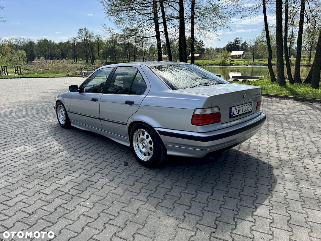 BMW Seria 3 320i - 10
