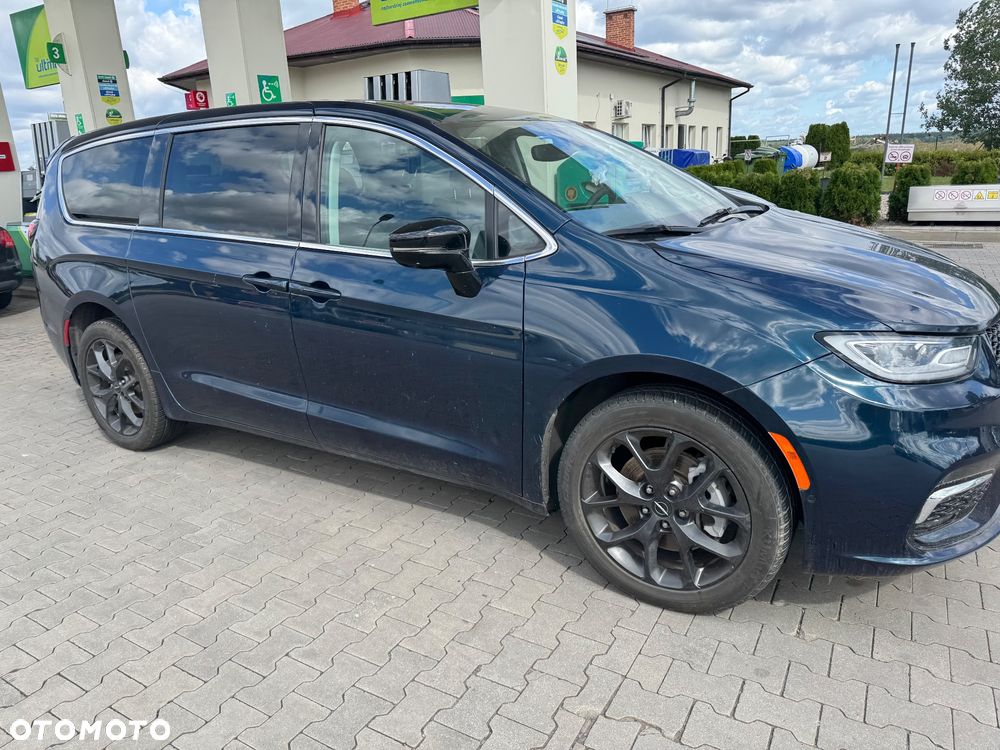 Chrysler Pacifica - 4