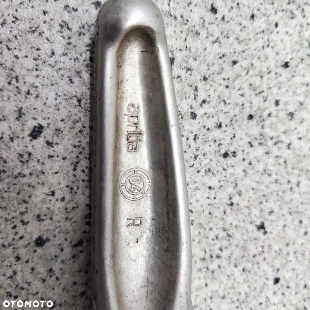 Podnóżek prawy tył, pasażera Aprilia Shiver 750 - 6
