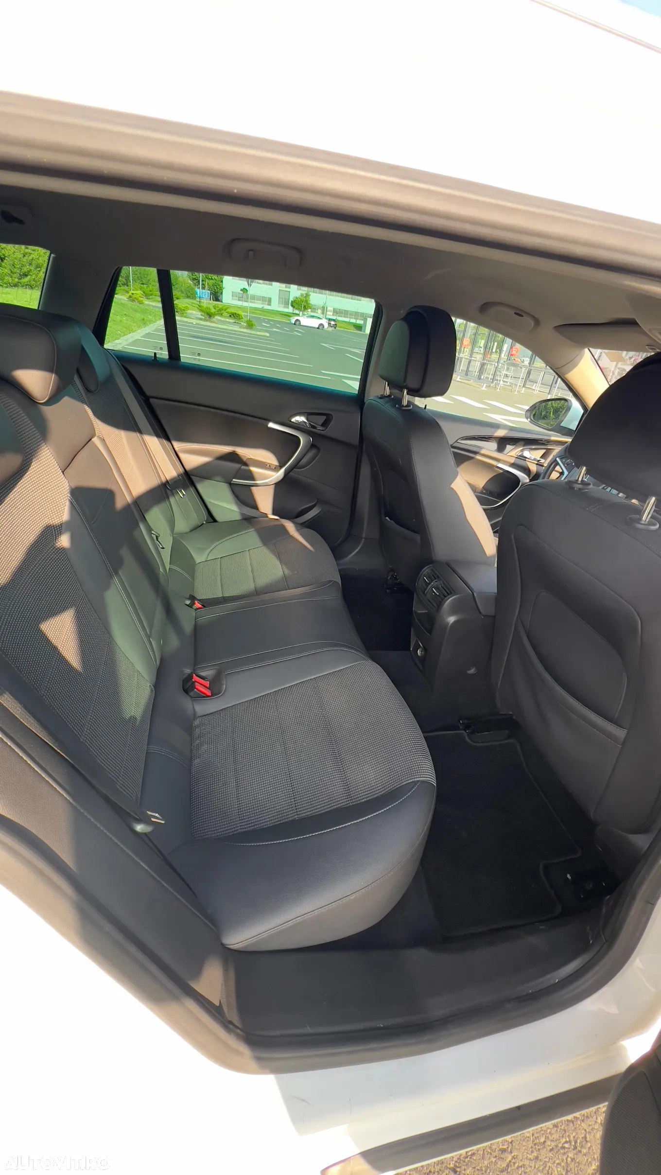 Opel Insignia 2.0 CDTI Sports Tourer - 10