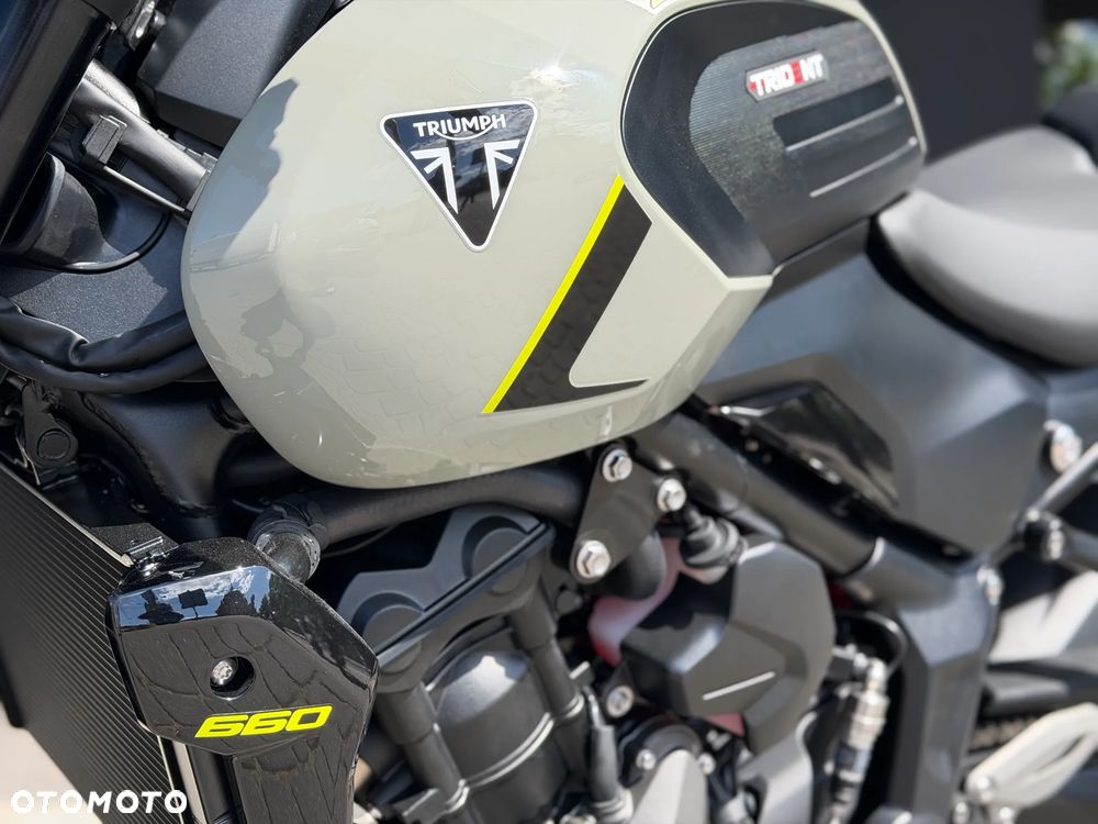 Triumph Trident - 18