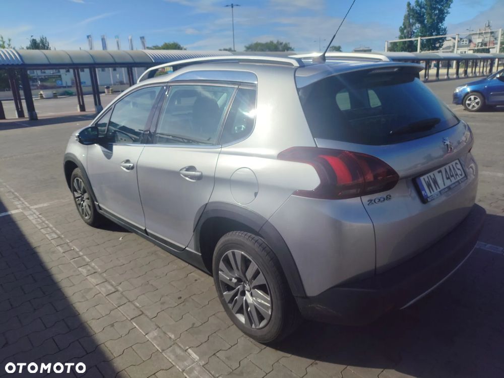 Peugeot 2008 1.5 BlueHDi Allure S&S - 6