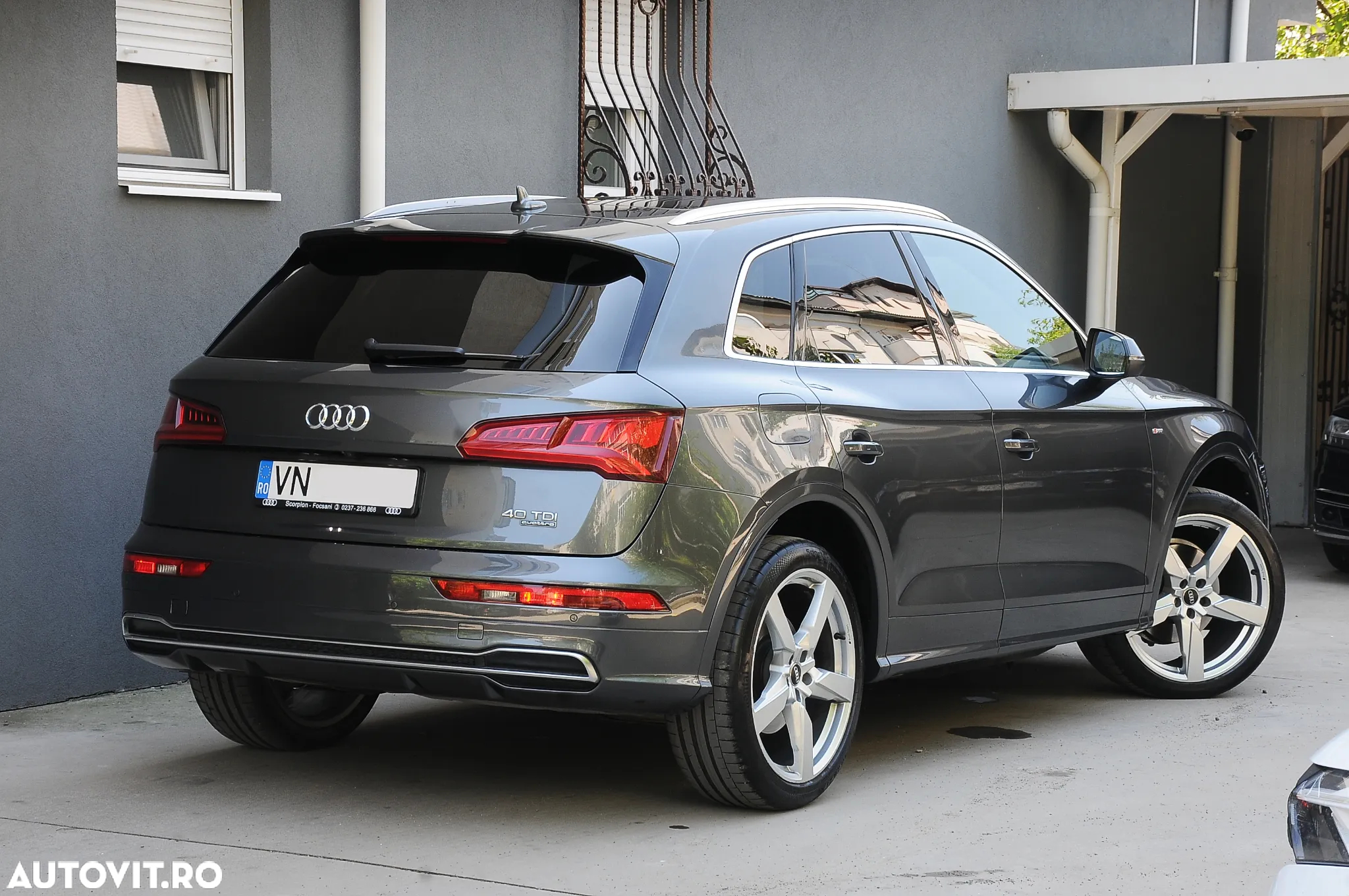 Audi Q5 2.0 40 TDI quattro S tronic Design - 3
