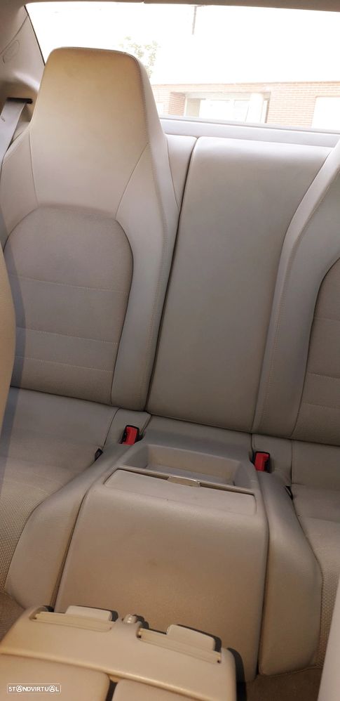 Mercedes-Benz E 250 CDi Avantgarde BlueEfficiency Auto - 12