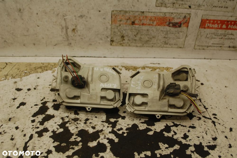 WKŁAD LAMPY PRAWY LEWY TYŁ TYLNY AUDI A4 B7 KOMBI 8E9 - 2