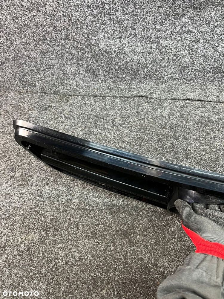 mercedes w204 atrapa chłodnicy grill zamiennik uszkodzony - 10