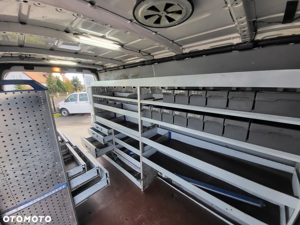 Volkswagen Crafter blaszak z zabudową warsztatową sortimo klima super stan - 7