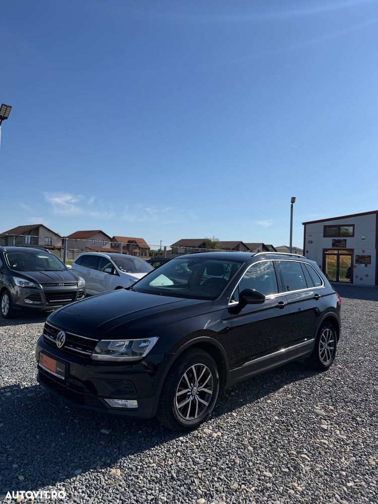 Volkswagen Tiguan - 1