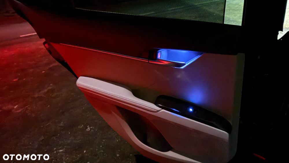 Toyota Camry 2.5 Hybrid Executive CVT - 20