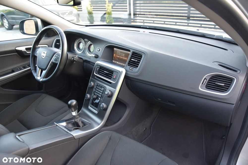 Volvo V60 D3 Momentum - 29